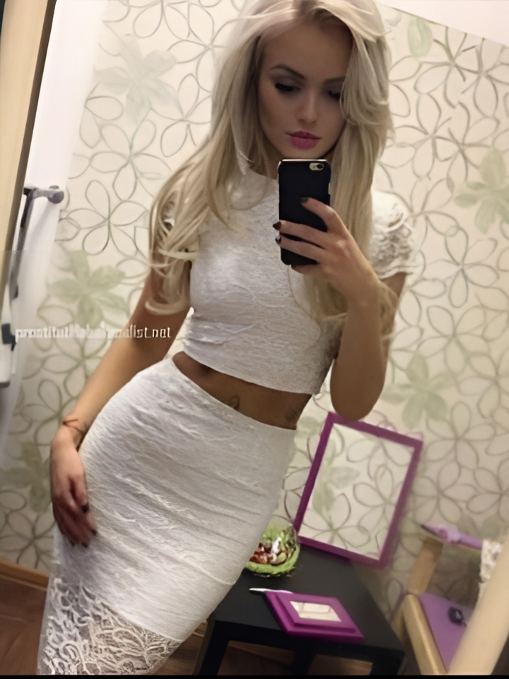 Каролина привлекальеная девушка из Нерюнгри цена от 4000 руб