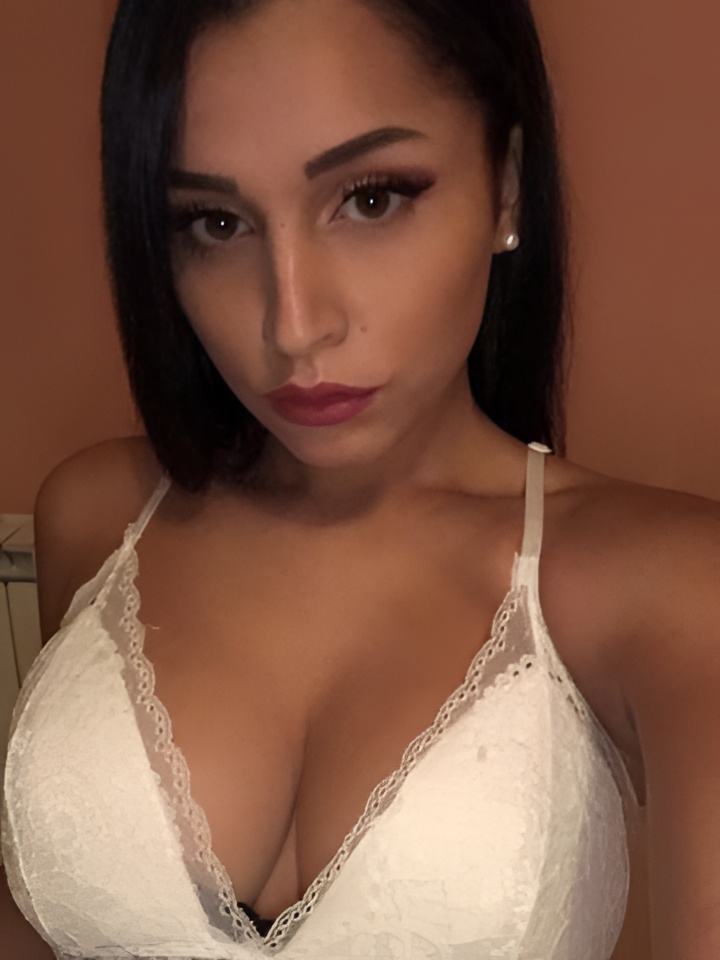 Лидия привлекальеная девушка из Нерюнгри цена от 3000 руб