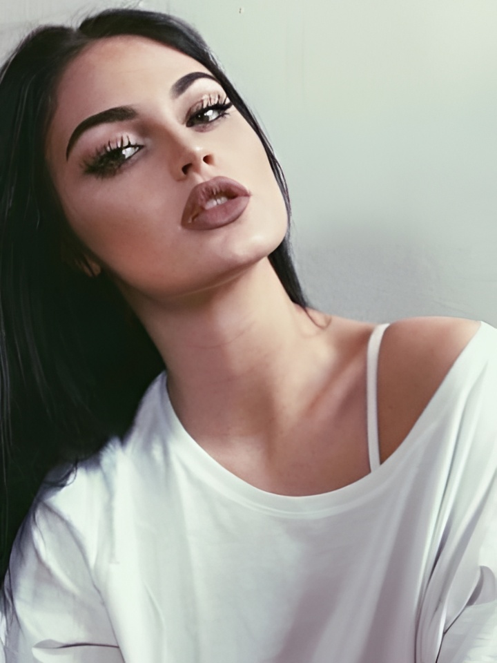 Моника привлекальеная девушка из Нерюнгри цена от 5000 руб