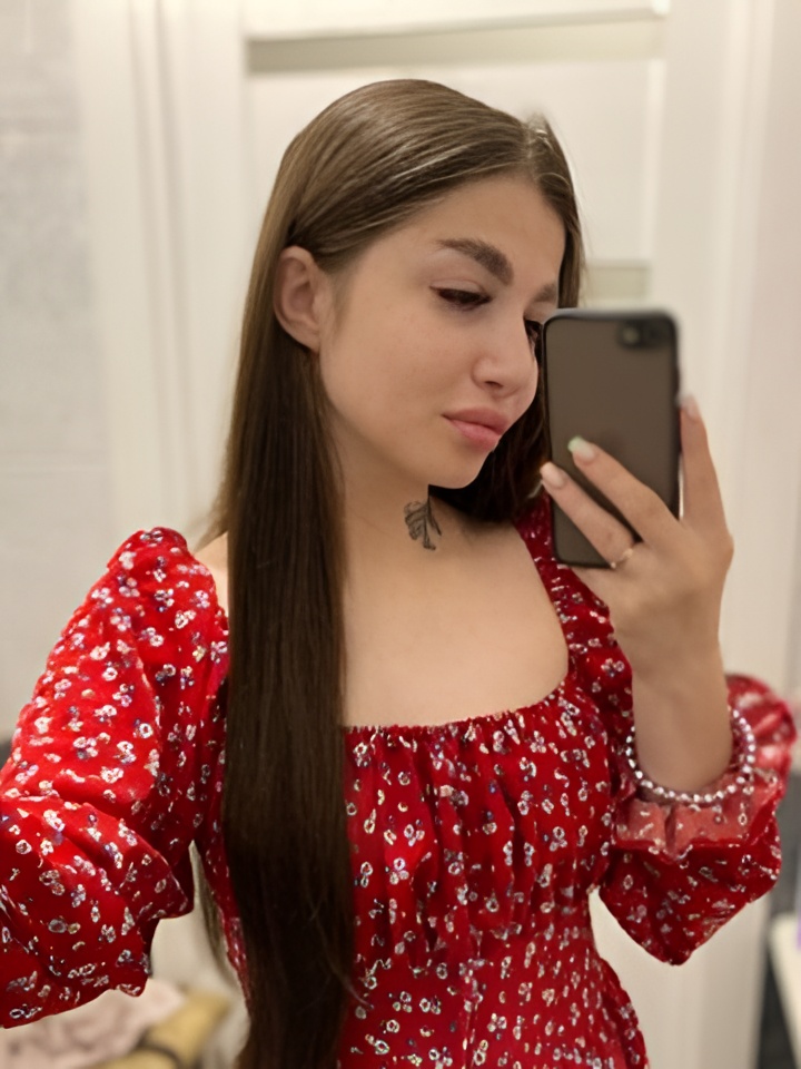 Ульяна привлекальеная девушка из Нерюнгри цена от 5000 руб