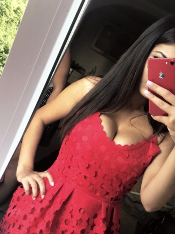 Карина привлекательная девушка из Нерюнгри цена от 3500 руб