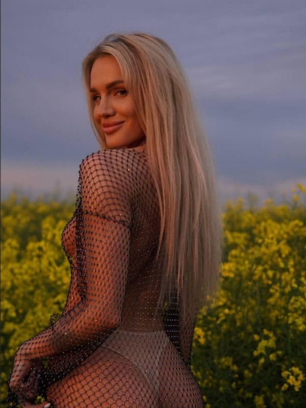 Ольга привлекательная девушка из Нерюнгри цена от 7000 руб